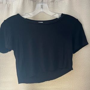 (slanted cut) black crop top